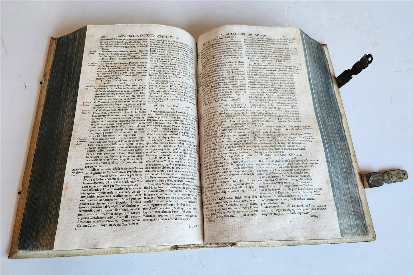 1696 WORLD'S CHRONICLE antique PIGSKIN BOUND FOLIO w/ CLASPS decorative