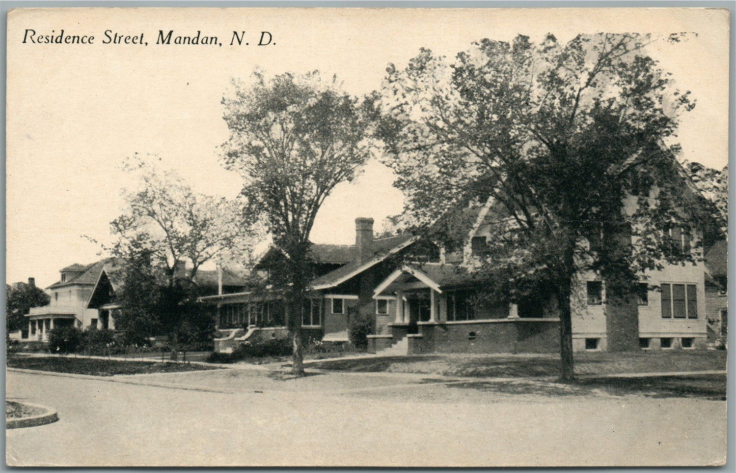 MANDAN ND RESIDENCE STREET ANTIQUE POSTCARD