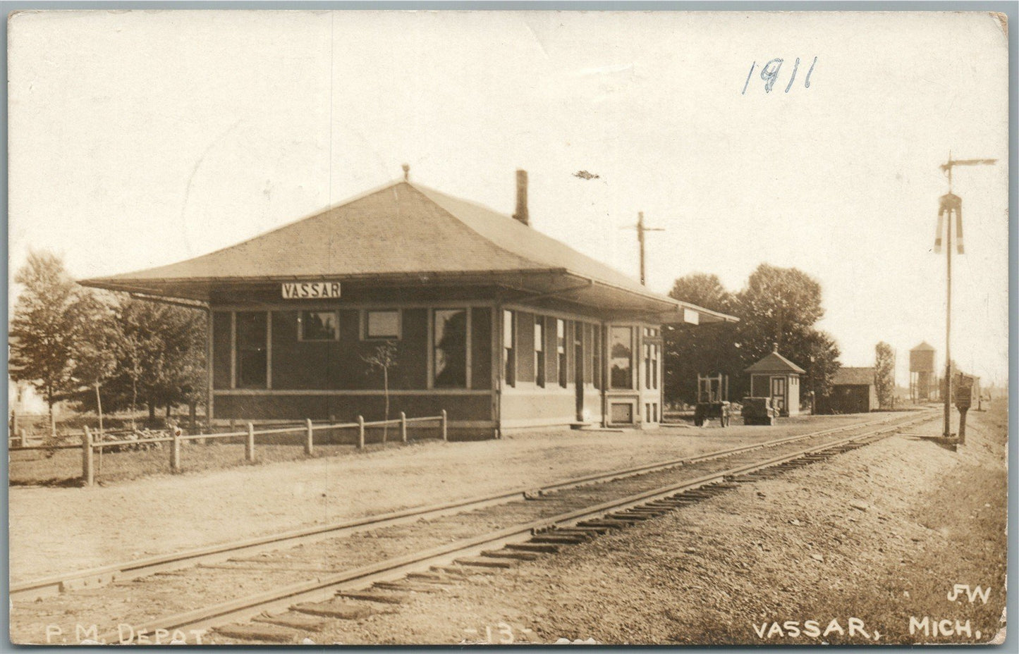 VASSAR MI RAILROAD STATION RAILWAY DEPOT ANTIQUE REAL PHOTO POSTCARD RPPC