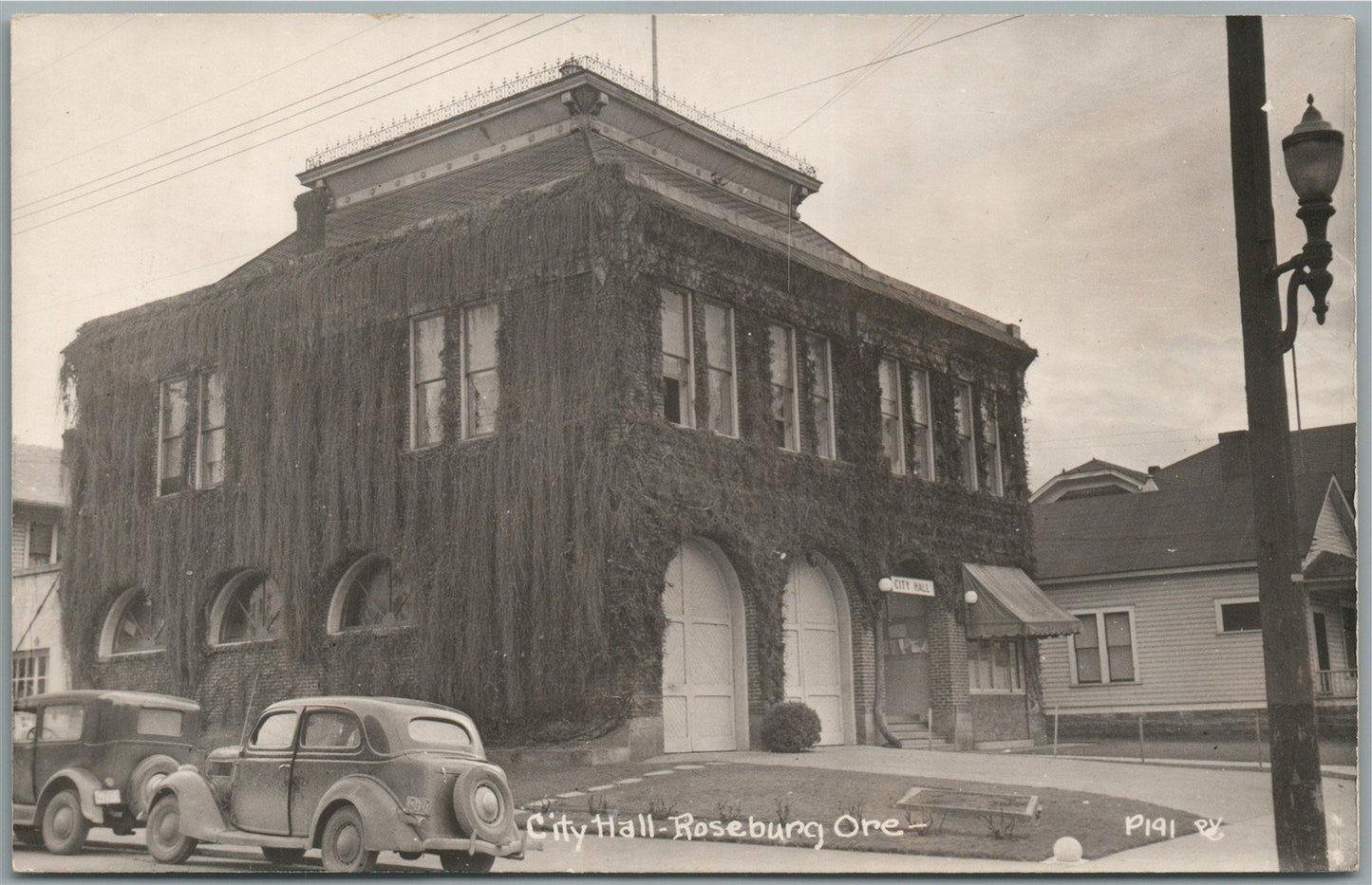 ROSEBURG OR CITY HALL VINTAGE REAL PHOTO POSTCARD RPPC