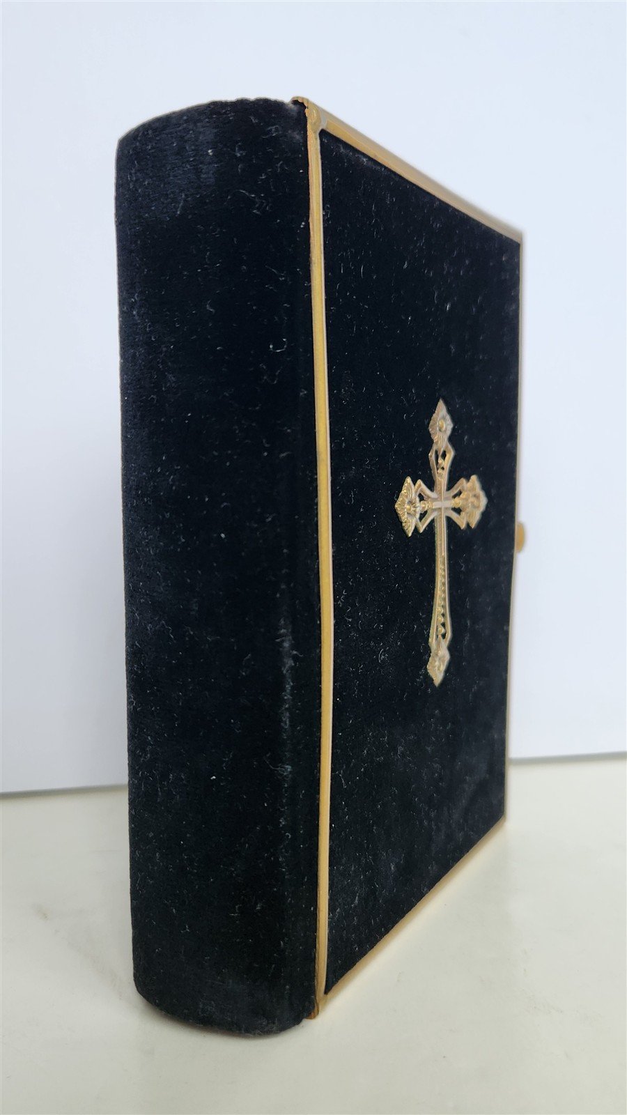 1902 GERMAN HYMNAL SONG BOOK VELVET BINDING w/ BRASS EDGES & CROSS antique