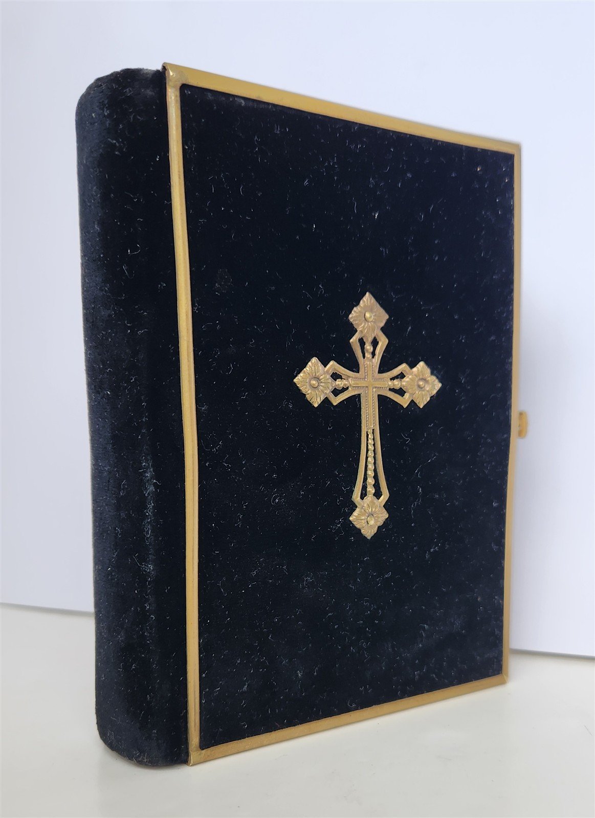 1902 GERMAN HYMNAL SONG BOOK VELVET BINDING w/ BRASS EDGES & CROSS antique