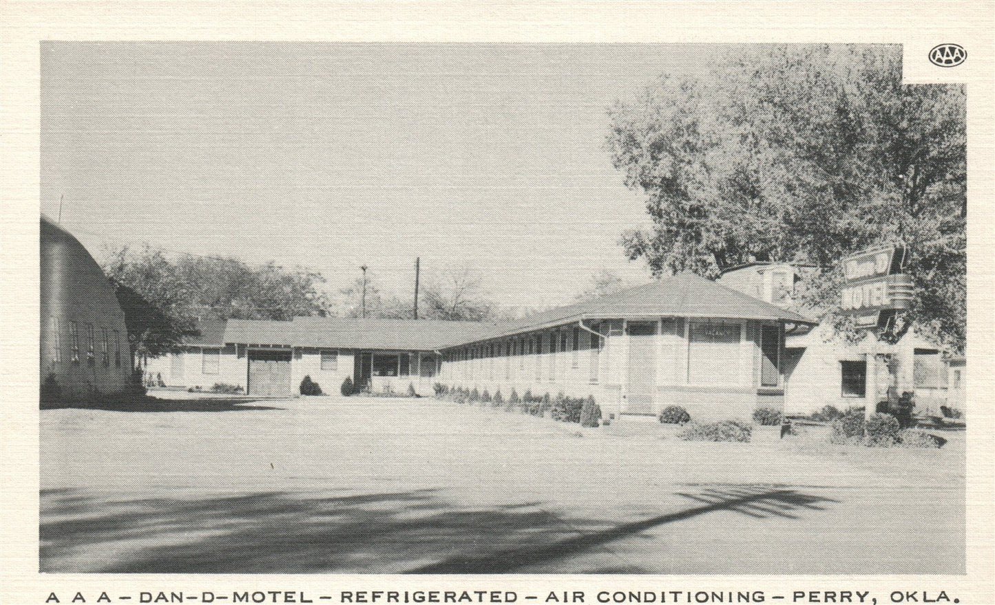 PERRY OK DAN-D-MOTEL VINTAGE POSTCARD