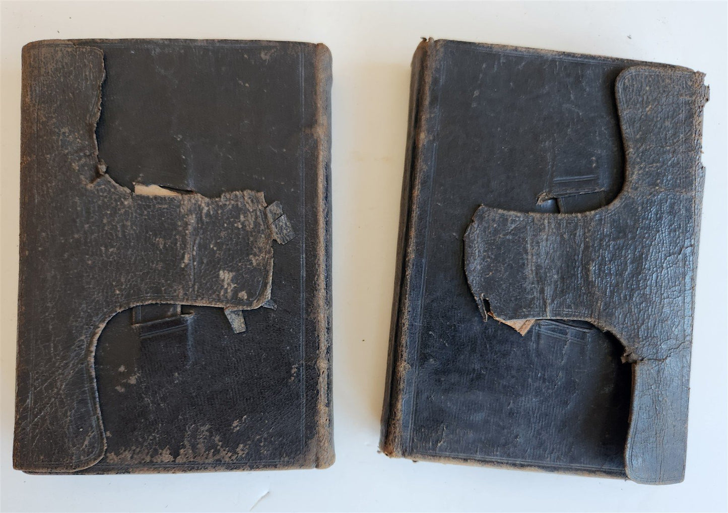 1567 BIBLE in LATIN 2 VOLUMES by PLANTIN antique incl. 1612 R.Barker partial NT