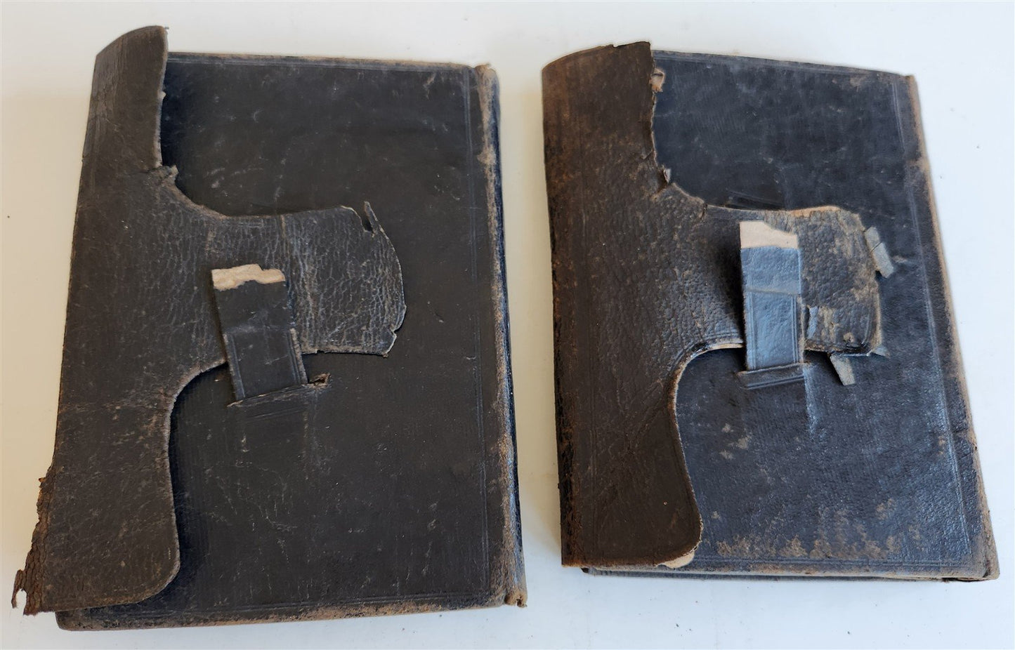 1567 BIBLE in LATIN 2 VOLUMES by PLANTIN antique incl. 1612 R.Barker partial NT