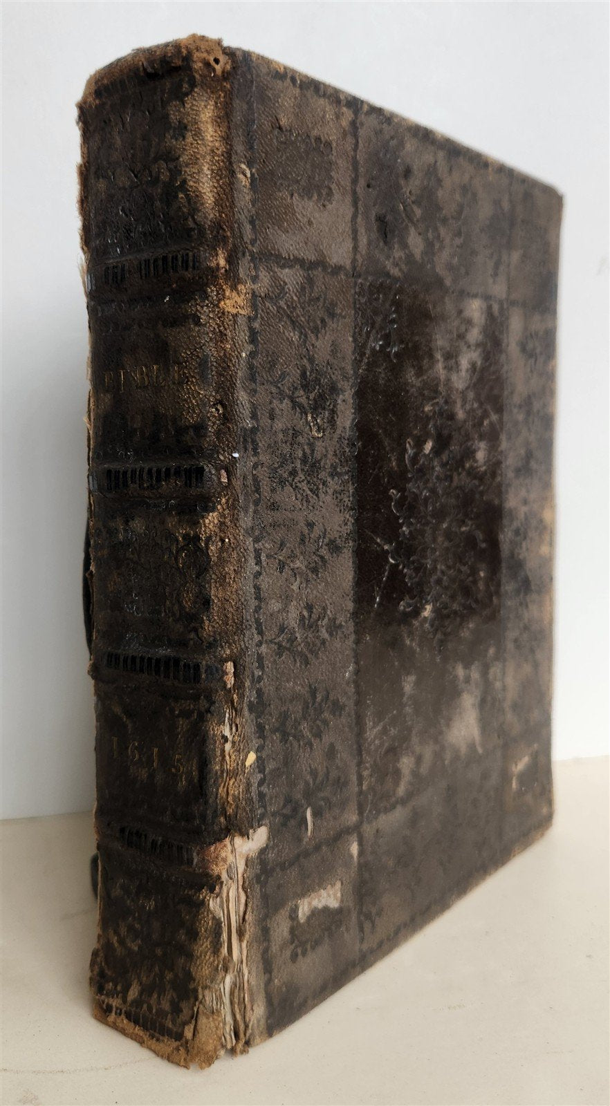 1615 BIBLE in ENGLISH by ROBERT BARKER antique ILLUSTRATED