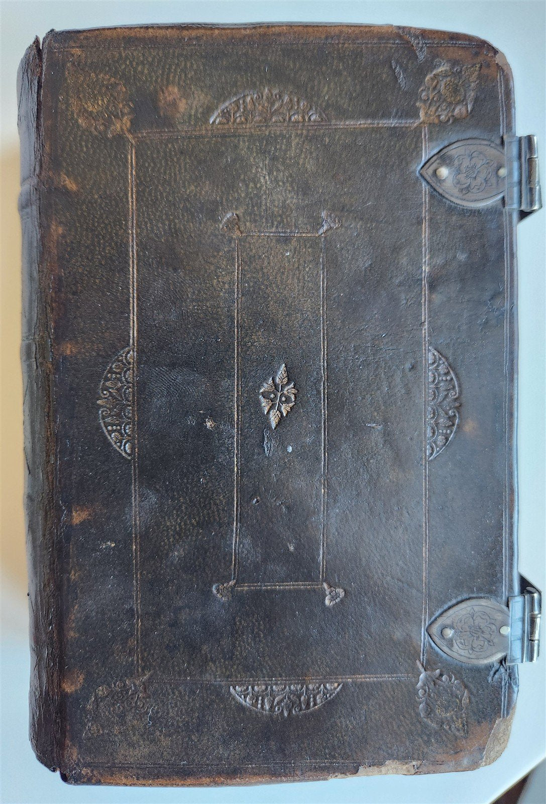 1640 BIBLE in ENGLISH by ROBERT BARKER antique ORIGINAL BINDING w/ CLASPS KJV