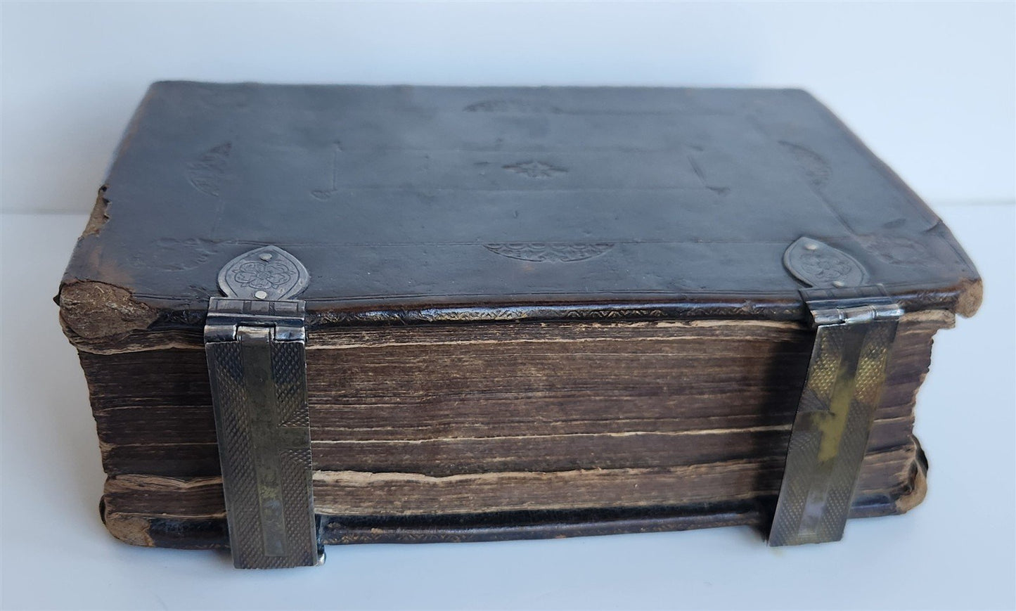 1640 BIBLE in ENGLISH by ROBERT BARKER antique ORIGINAL BINDING w/ CLASPS KJV
