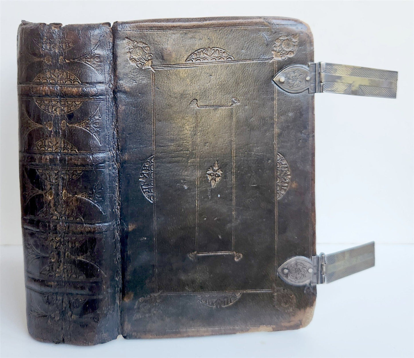 1640 BIBLE in ENGLISH by ROBERT BARKER antique ORIGINAL BINDING w/ CLASPS KJV