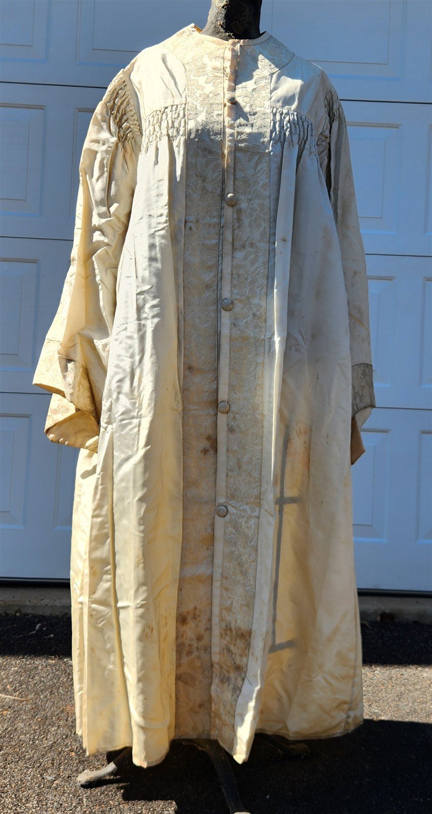 JEWISH WHITE SILK ROBE KITTEL antique JUDAICA