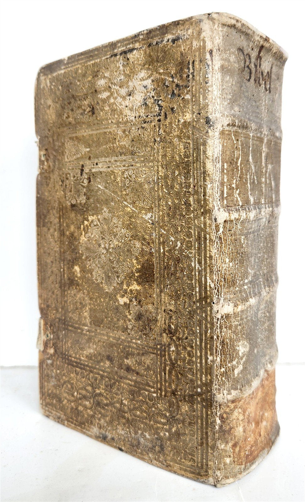 1704 BIBLE in GERMAN antiuque PIGSKIN over WOOD BINDING w/ CLASPS
