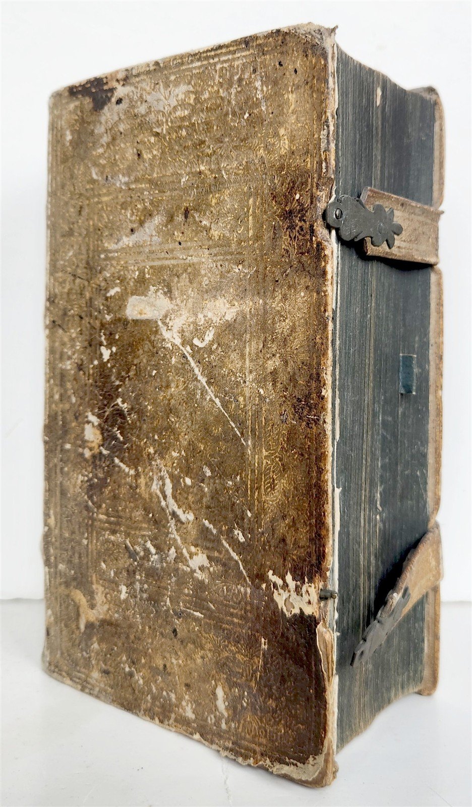 1704 BIBLE in GERMAN antiuque PIGSKIN over WOOD BINDING w/ CLASPS