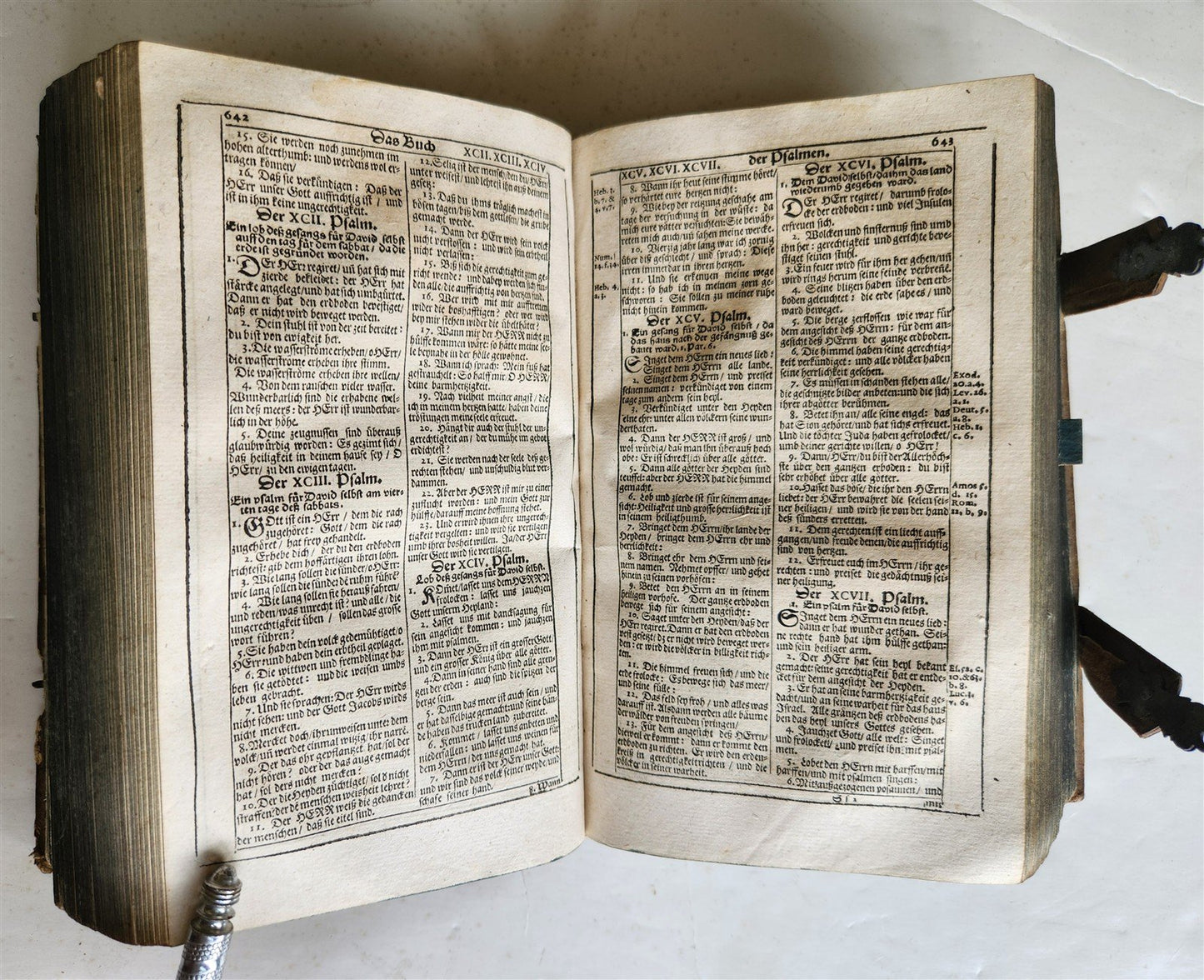 1704 BIBLE in GERMAN antiuque PIGSKIN over WOOD BINDING w/ CLASPS