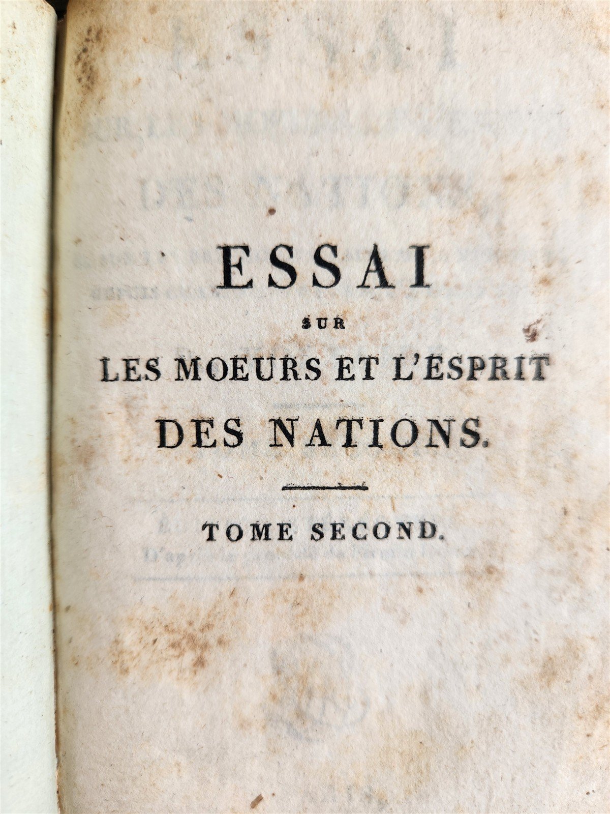 1805 VOLTAIRE 8 VOLUMES Essai sur les moeurs et l'esprit des nations ANTIQUE