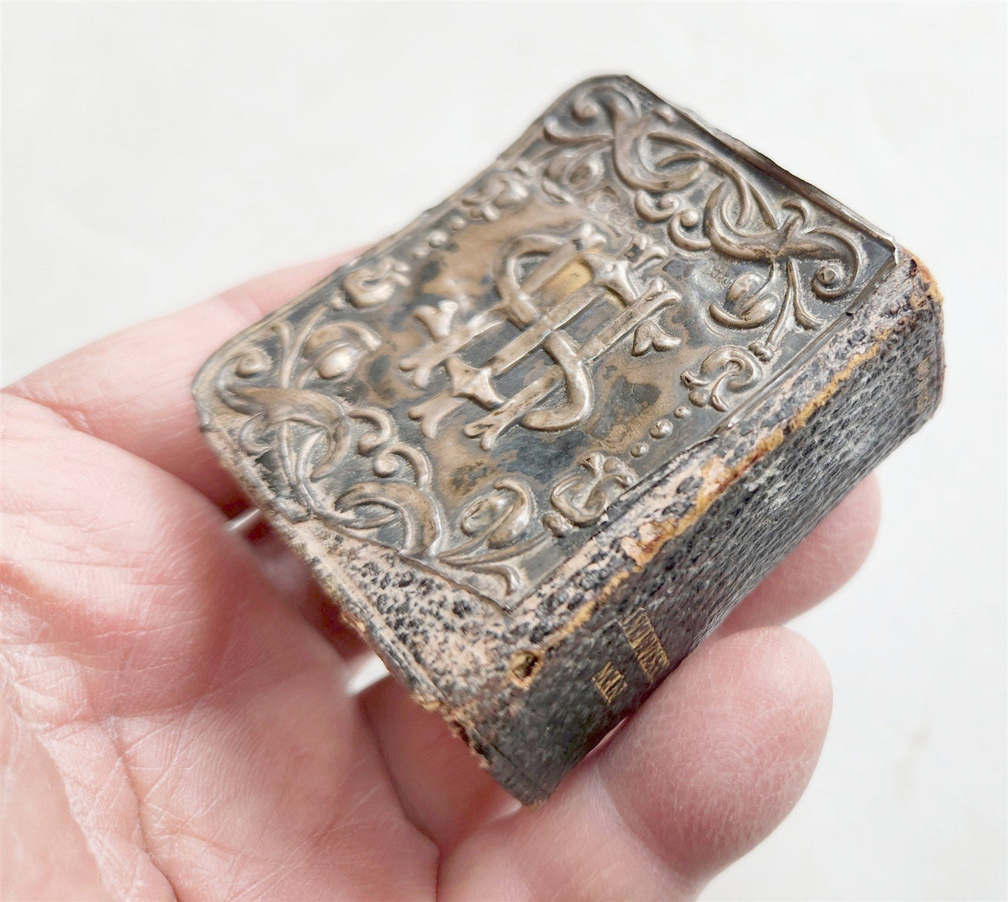 1890s MINIATURE BIBLE in ENGLISH w/ SILVER COVER ANTIQUE