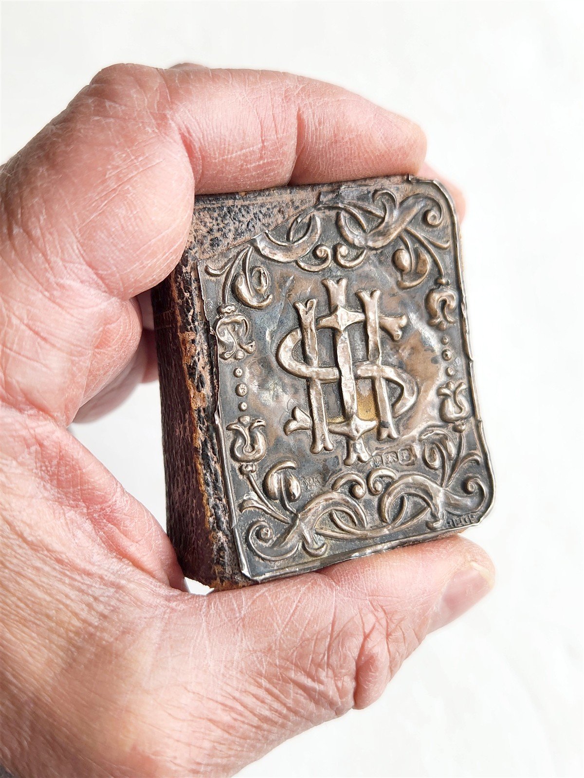 1890s MINIATURE BIBLE in ENGLISH w/ SILVER COVER ANTIQUE