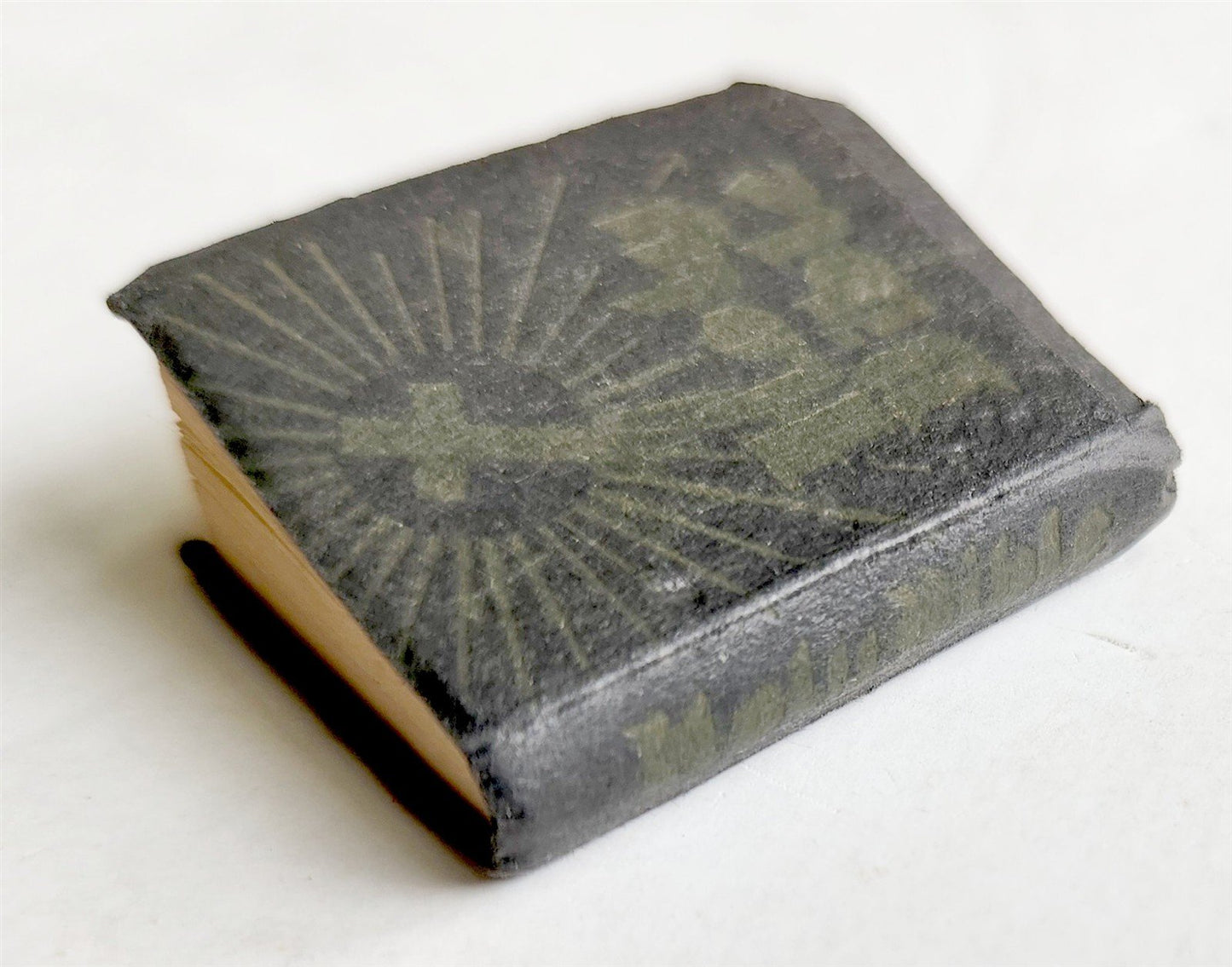 1920s MINIATURE BIBLE in ENGLISH New Testament ANTIQUE