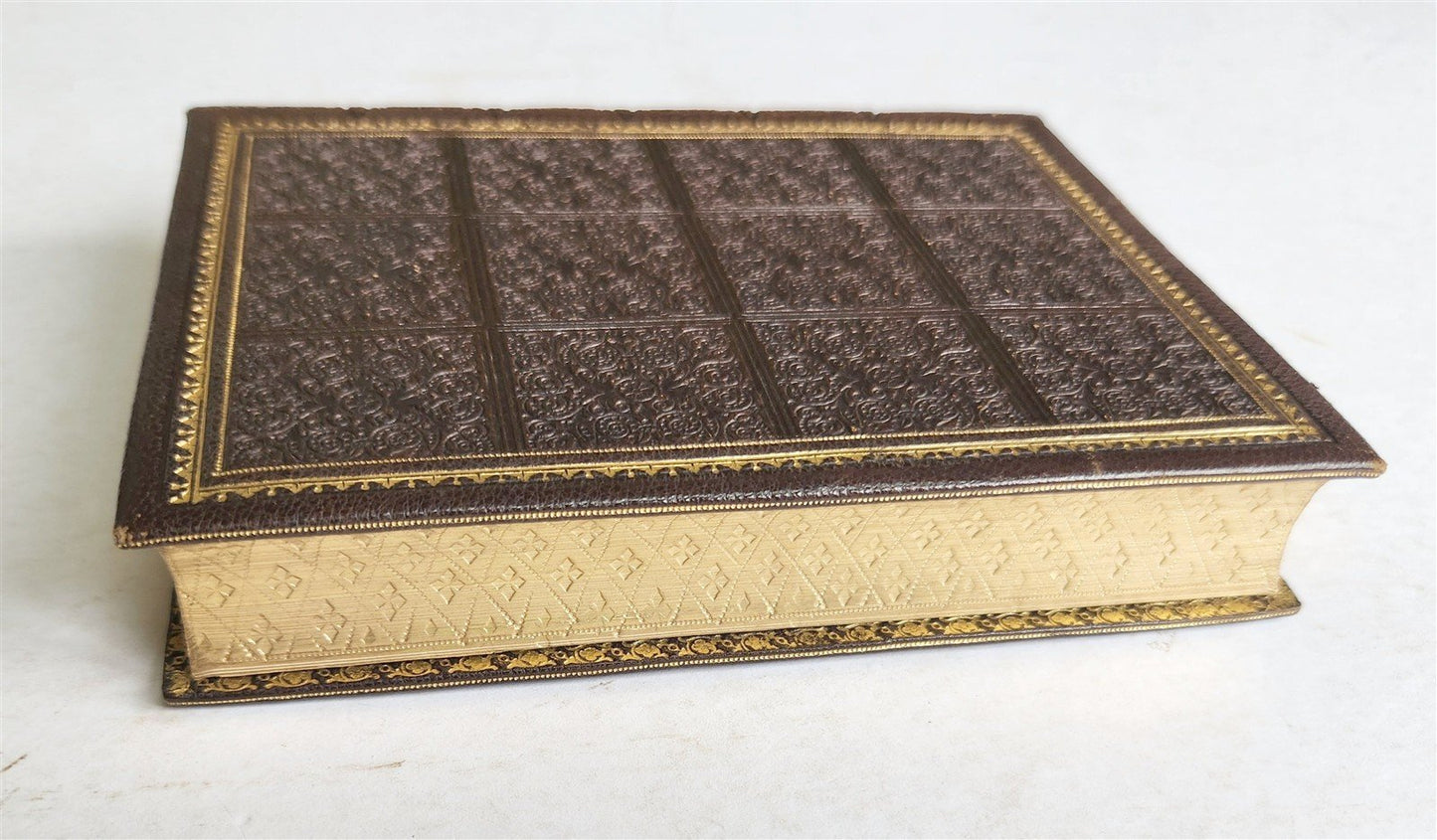 1882 Catholicum Romanum antique ILLUSTRATED PRAYER BOOK in GERMAN