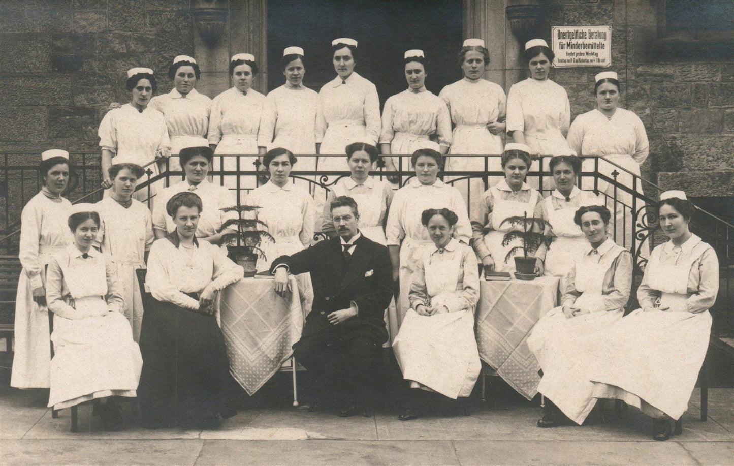 GERMAN WWI ERA HOSPITAL TEAM NURSES ANTIQUE REAL PHOTO POSTCARD RPPC