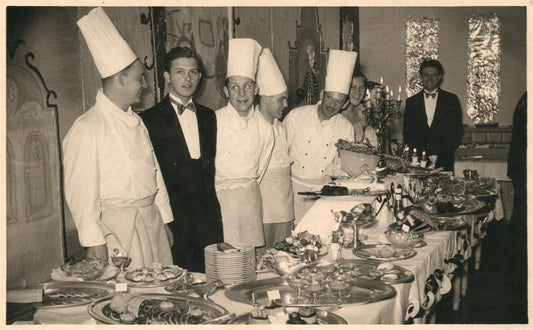 RESTAURANT TEAM COOKS GERMAN ANTIQUE REAL PHOTO POSTCARD RPPC
