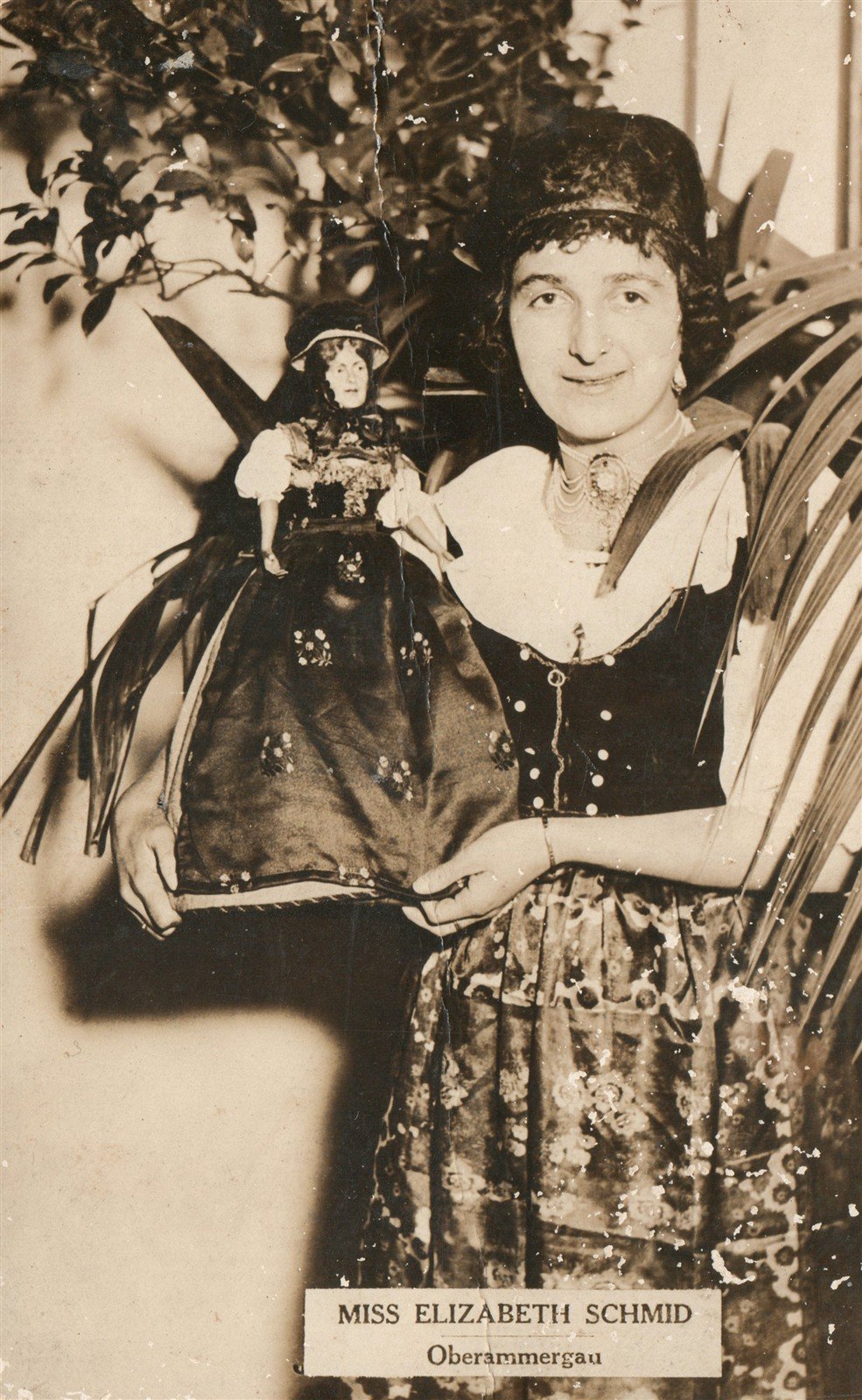 LADY w/ DOLL ANTIQUE REAL PHOTO POSTCARD RPPC
