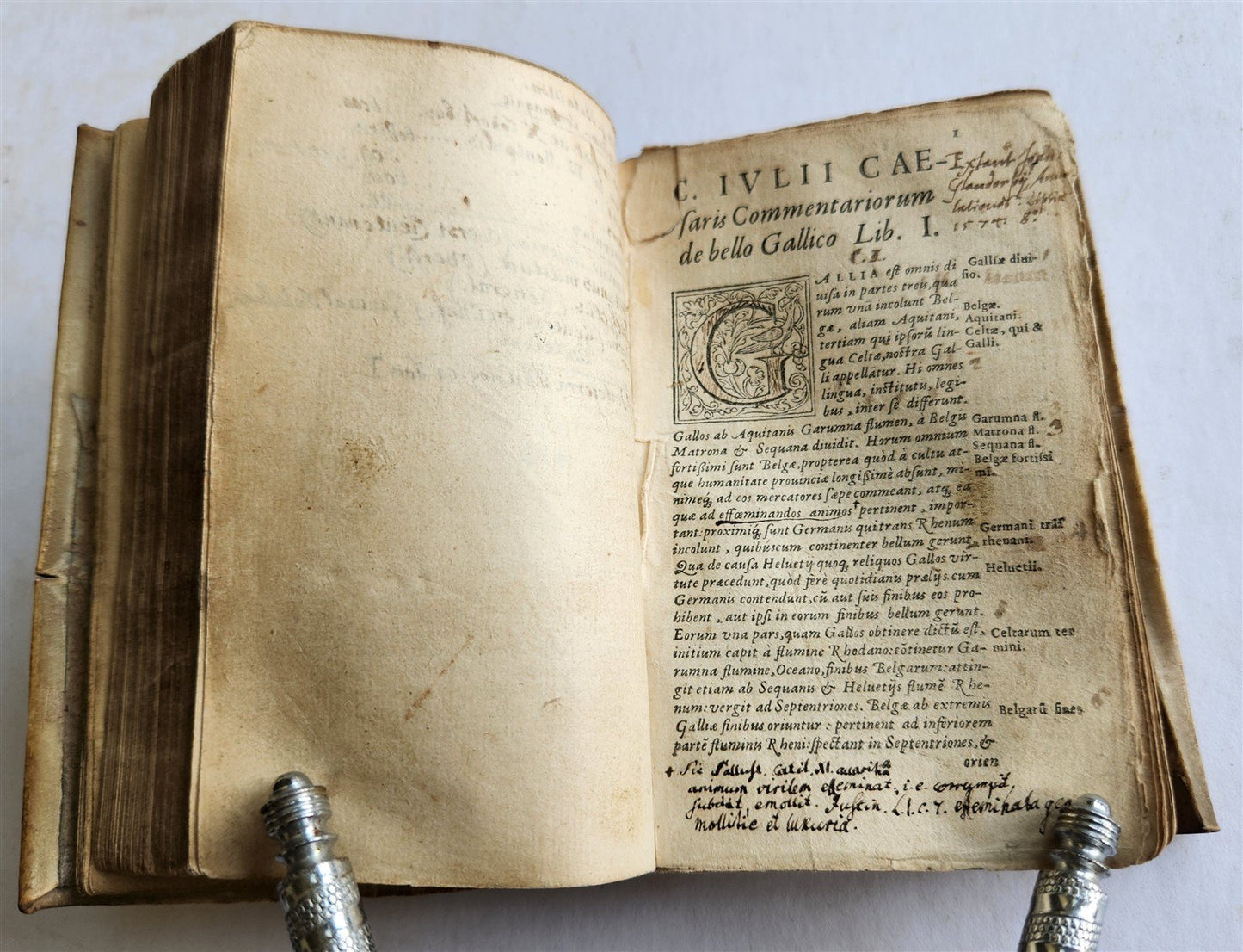 1558 JULIUS CAESAR Rerum ab se gestarum commentarii ILLUSTRATED antique VELLUM