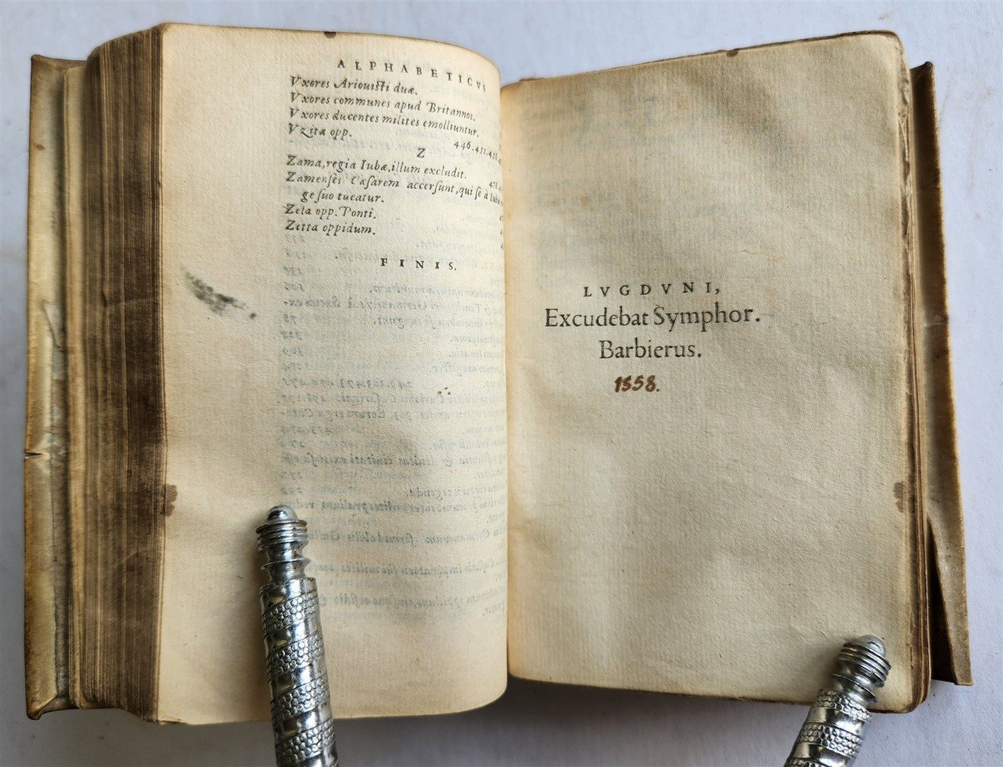 1558 JULIUS CAESAR Rerum ab se gestarum commentarii ILLUSTRATED antique VELLUM