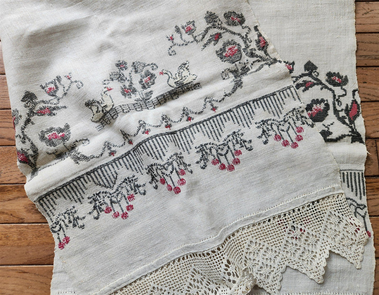 VINTAGE UKRAINIAN EMBROIDERED LINEN RUSHNIK or TABLE RUNNER w/ SWANN DESIGN