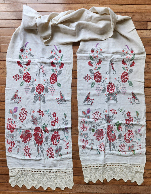 VINTAGE RUSSIAN or UKRAINIAN EMBROIDERED LINEN RUSHNIK or TABLE RUNNER