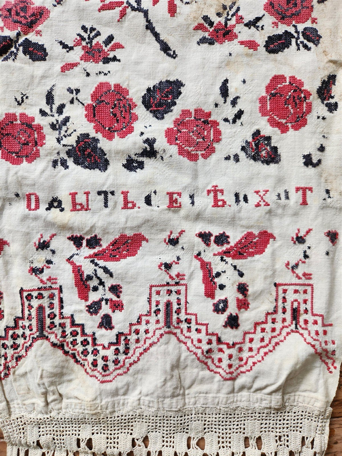 VINTAGE UKRAINIAN EMBROIDERED LINEN RUSHNIK or TABLE RUNNER w/ BIRDS