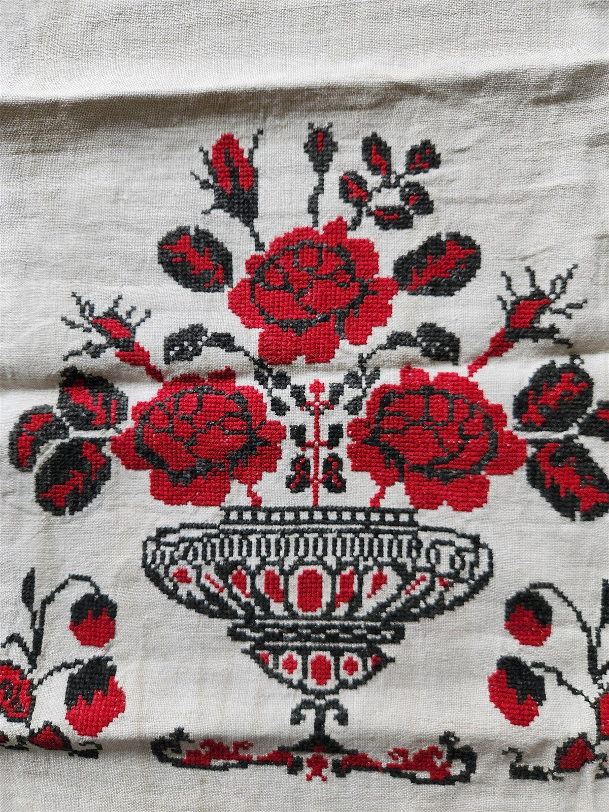 VINTAGE RUSSIAN EMBROIDERED LINEN RUSHNIK or TABLE RUNNER w/FLOWERS