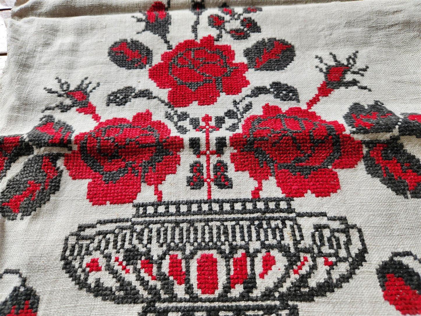 VINTAGE RUSSIAN EMBROIDERED LINEN RUSHNIK or TABLE RUNNER w/FLOWERS
