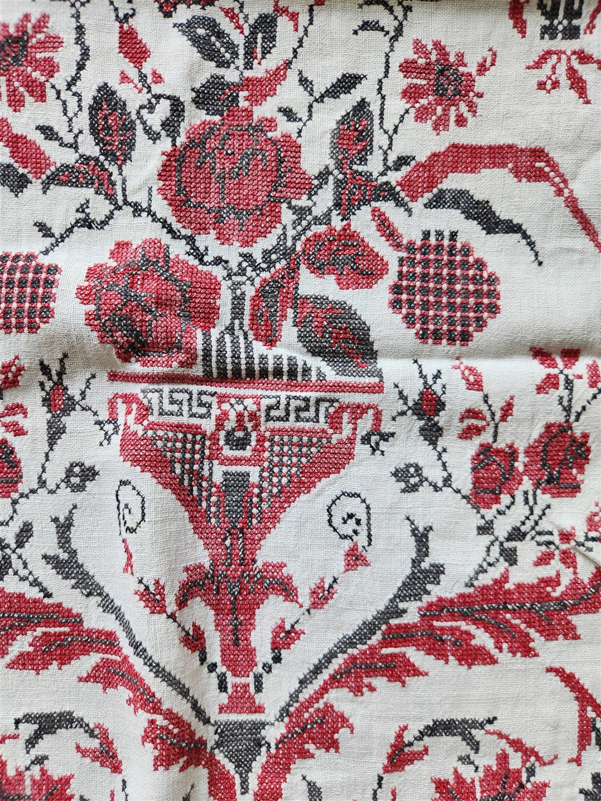 VINTAGE RUSSIAN or UKRAINIAN EMBROIDERED LINEN RUSHNIK or TABLE RUNNER signed
