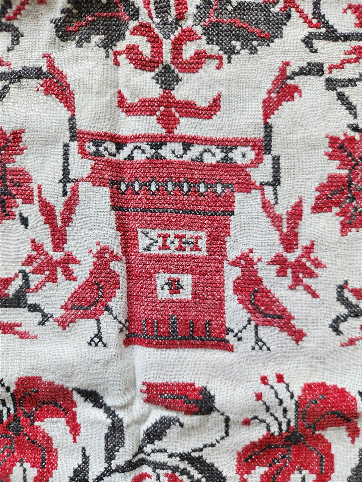 VINTAGE RUSSIAN or UKRAINIAN EMBROIDERED LINEN RUSHNIK or TABLE RUNNER signed