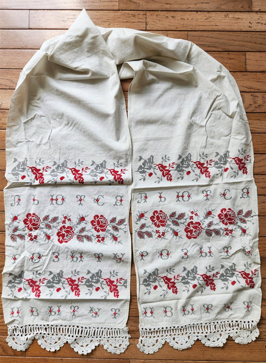 VINTAGE UKRAINIAN HAND EMBROIDERED LINEN RUSHNIK or TABLE RUNNER