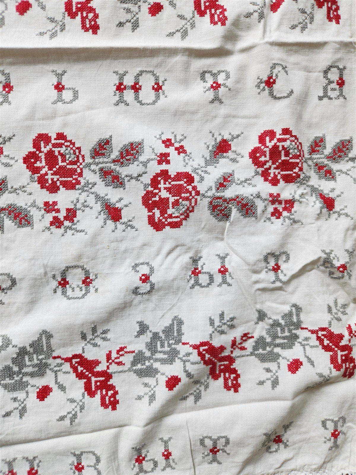 VINTAGE UKRAINIAN HAND EMBROIDERED LINEN RUSHNIK or TABLE RUNNER