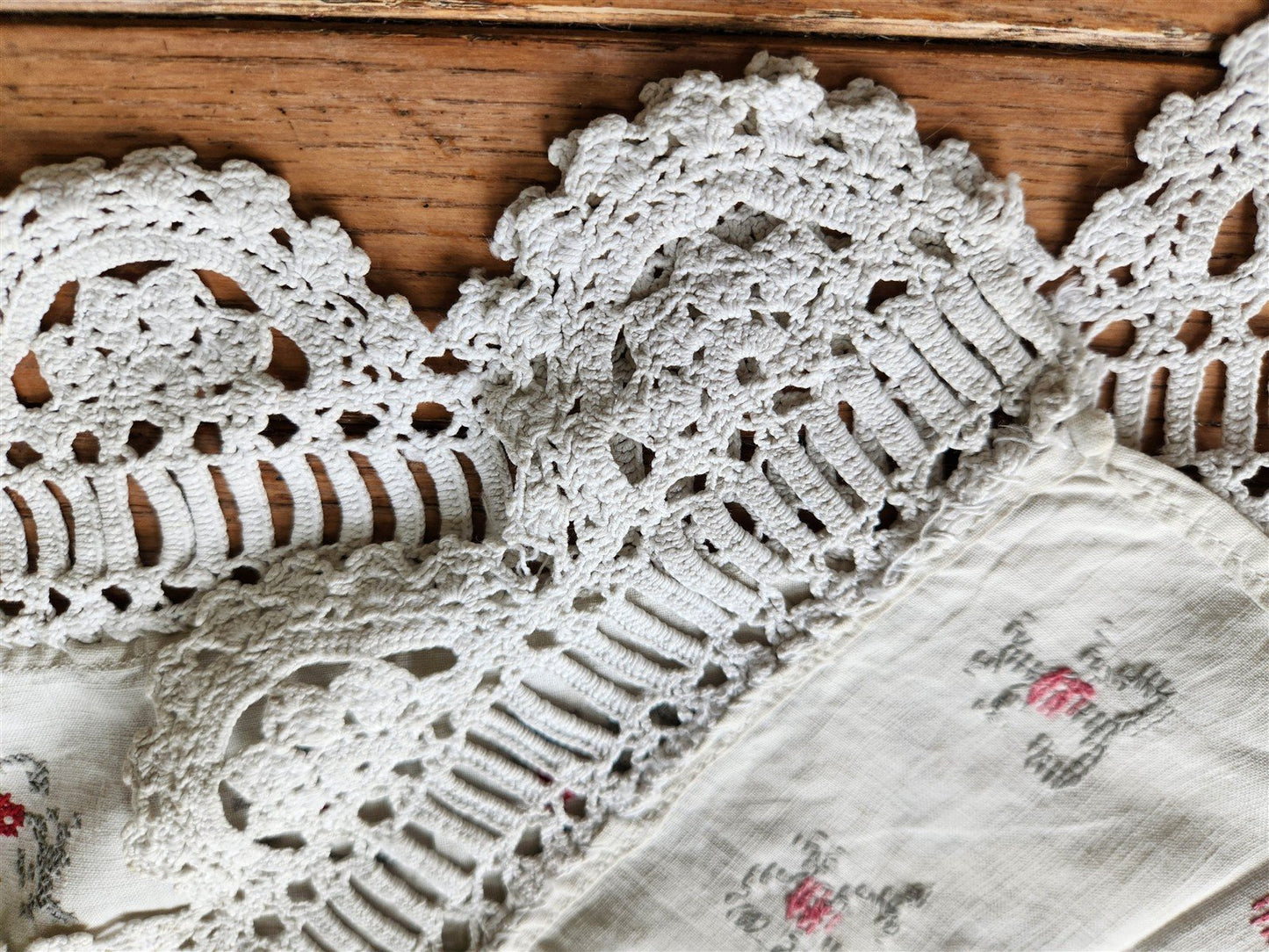 VINTAGE UKRAINIAN HAND EMBROIDERED LINEN RUSHNIK or TABLE RUNNER