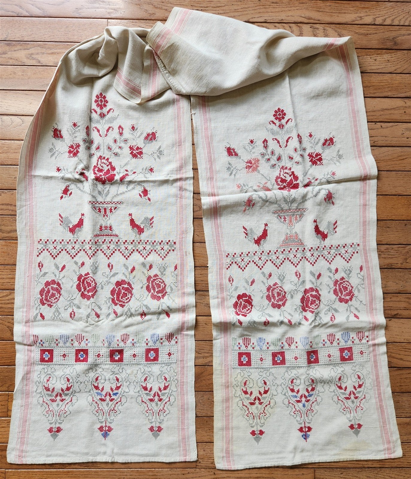 VINTAGE RUSSIAN or UKRAINIAN EMBROIDERED LINEN RUSHNIK or TABLE RUNNER -ROOSTERS
