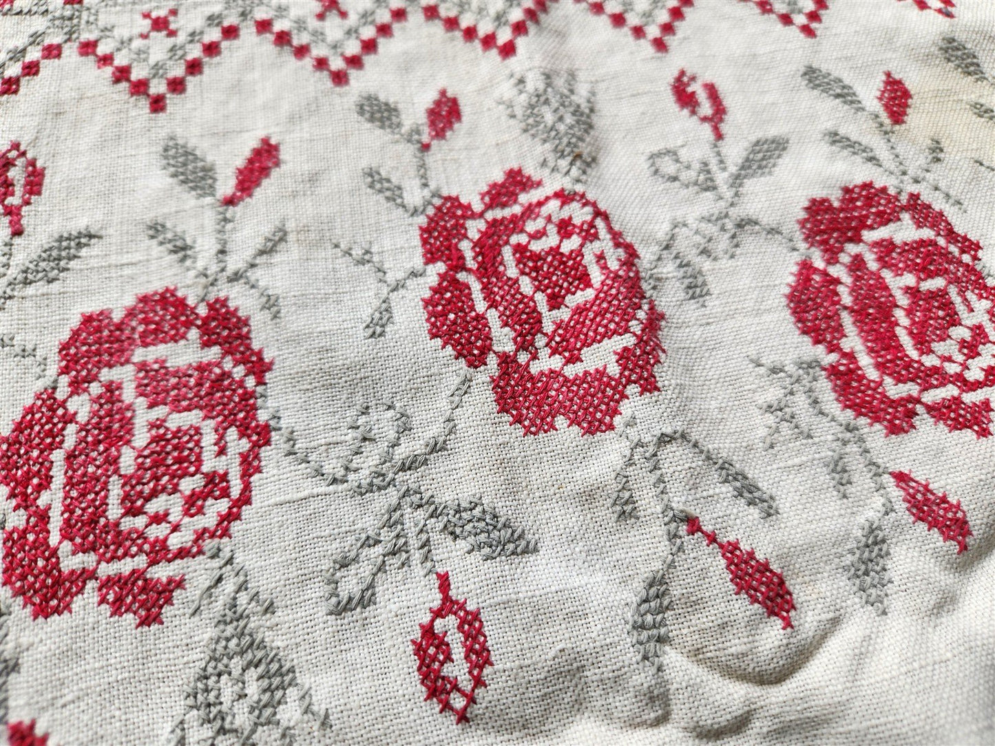 VINTAGE RUSSIAN or UKRAINIAN EMBROIDERED LINEN RUSHNIK or TABLE RUNNER -ROOSTERS