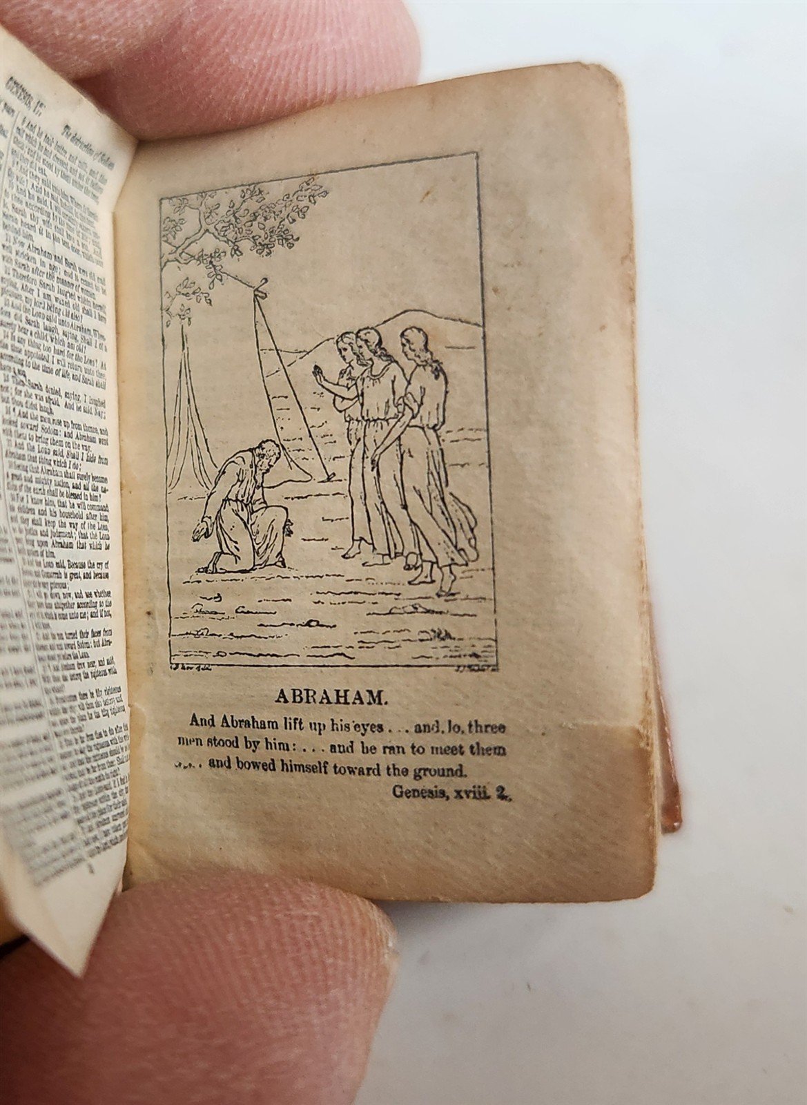 1838 MINIATURE BIBLE in ENGLISH w/ Magnified glass ANTIQUE illustrated
