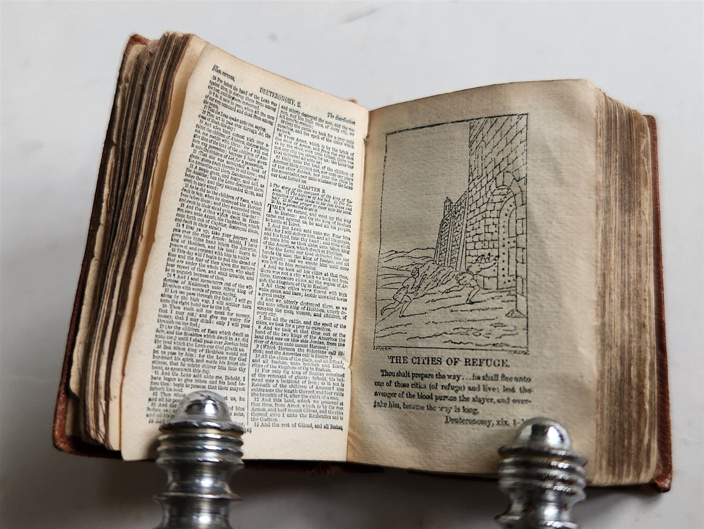 1838 MINIATURE BIBLE in ENGLISH w/ Magnified glass ANTIQUE illustrated