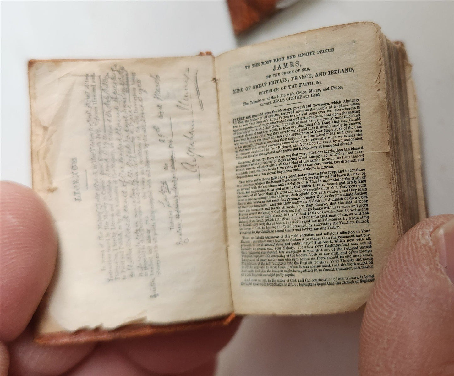 1838 MINIATURE BIBLE in ENGLISH w/ Magnified glass ANTIQUE illustrated