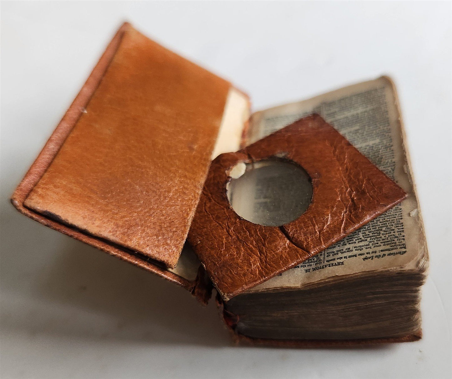 1838 MINIATURE BIBLE in ENGLISH w/ Magnified glass ANTIQUE illustrated