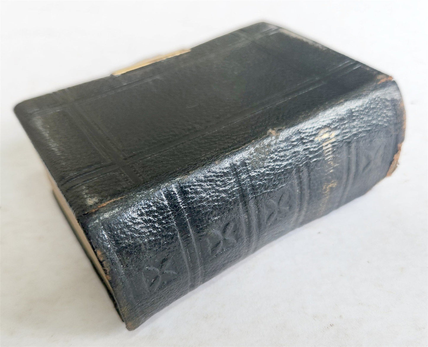 1870s BIBLE in ENGLISH - POCKET SIZE w/ BOOK of PRAYER antique NEW TESTAMENT