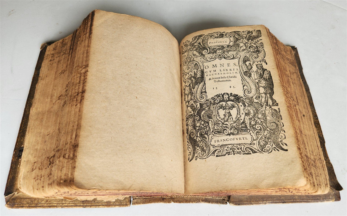 1585 BIBLE ILLUSTRATED antique ORIGINAL PIGSKIN BINDING LATIN BIBLIA SACRA 16 c.
