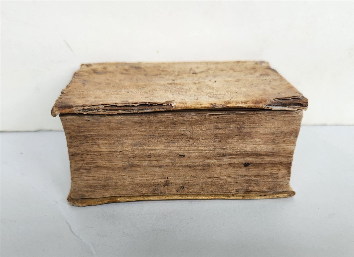 1550 CICERO Orationum ANTIQUE VELLUM BINDING w/ MANUSCRIPT TITLE 16th century
