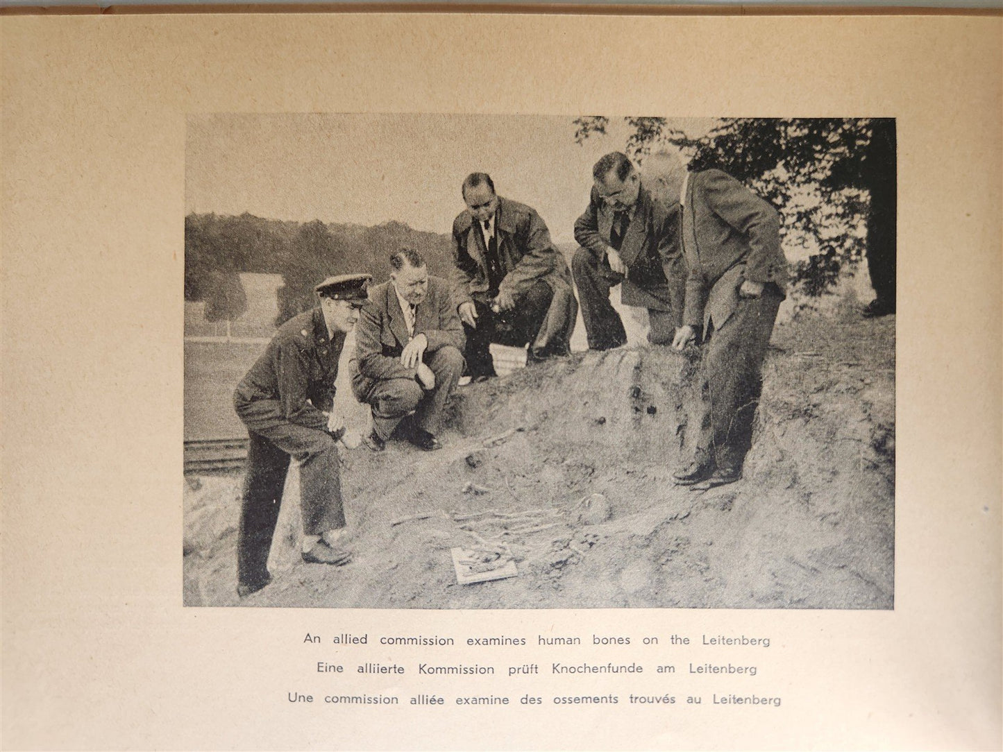1950 GUIDE TRHOUGH DACHAU CONCENTRATION CAMP MEMORIAL SITES ANTIQUE illustrated