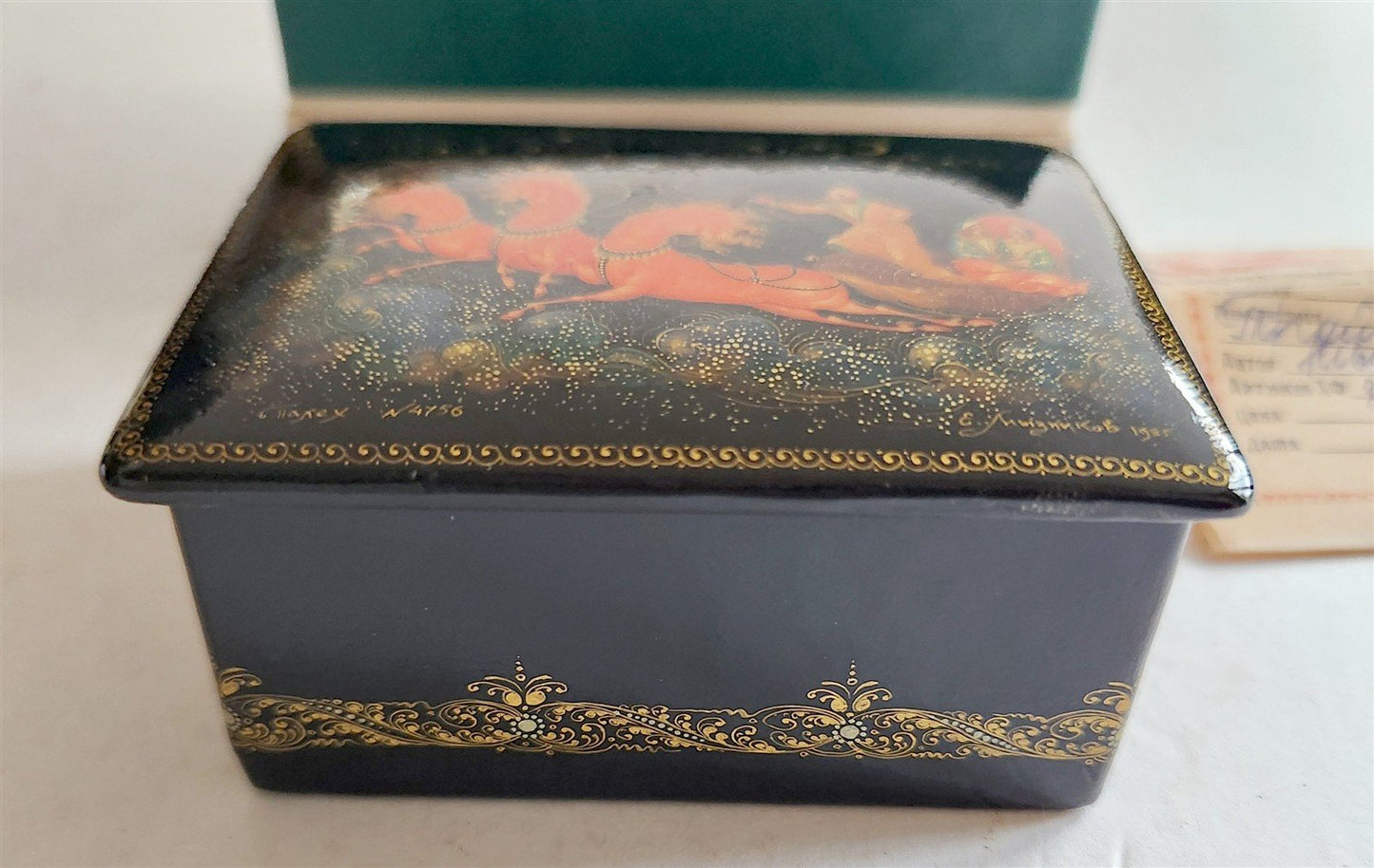 RUSSIAN PALEKH SCHOOL 1985 HAND PAINTED LACQUER BOX TROIKA vintage ARTIST SIGNED