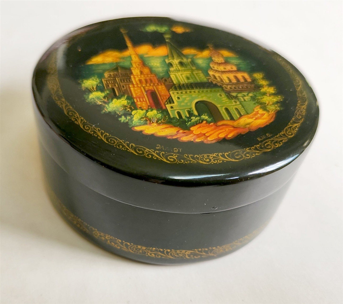 RUSSIAN HAND PAINTED LACQUER BOX vintage UNUSUAL
