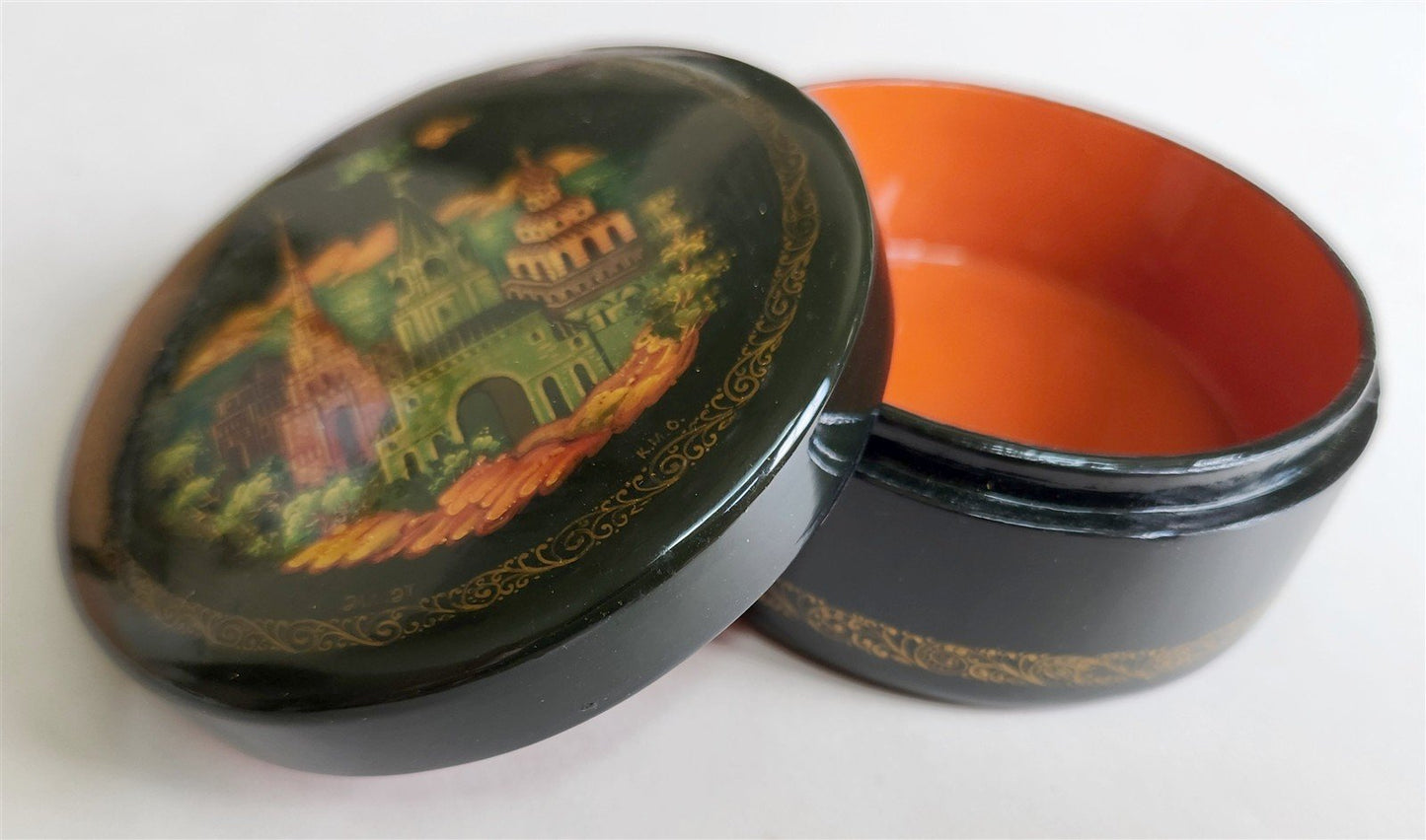 RUSSIAN HAND PAINTED LACQUER BOX vintage UNUSUAL